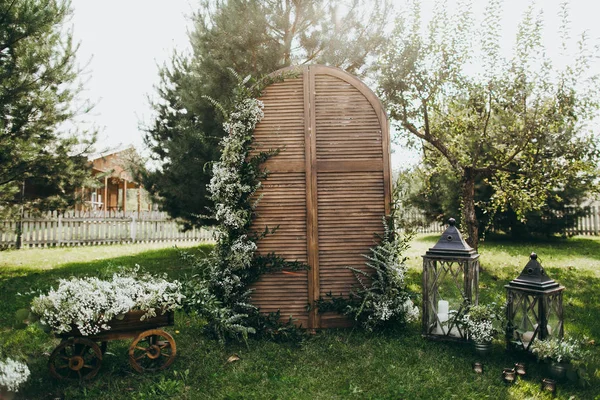 Bela Decoração Dia Casamento Com Flores Brancas — Fotografia de Stock