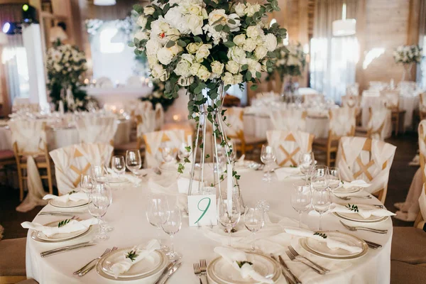 Bela Decoração Dia Casamento Mesa Com Flores — Fotografia de Stock