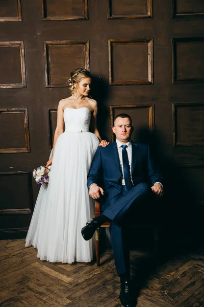 genç güzel çift kapalı poz