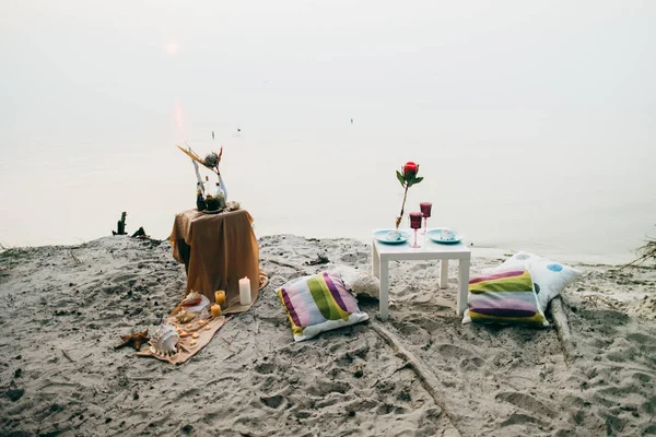 Mooie Romantische Picknick Het Strand Van Het Meer — Stockfoto