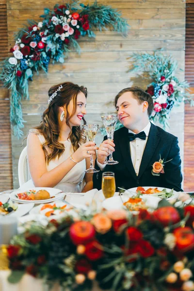 Happy Couple Newlyweds Champagne — Stock Photo, Image