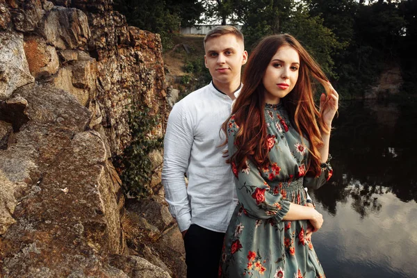 Happy Beautiful Young Couple Posing Lake — Stock Photo, Image