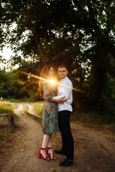 Happy Beautiful Young Couple Posing Park — Stock Photo, Image