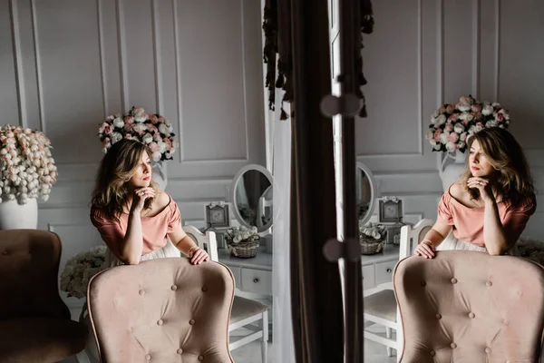  kapalı poz güzel orta yaşlı kadın