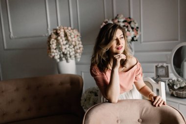  kapalı poz güzel orta yaşlı kadın