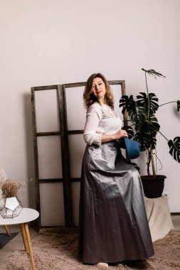  kapalı poz güzel orta yaşlı kadın