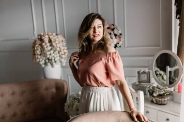  kapalı poz güzel orta yaşlı kadın