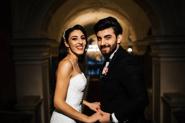 Jovem Feliz Belo Casal Recém Casados — Fotografia de Stock