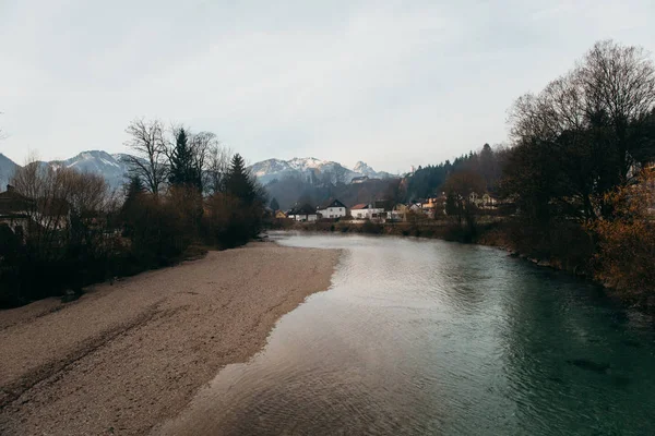 Cuplu Frumos Proaspeți Căsătoriți Baloane — Fotografie de stoc gratuită