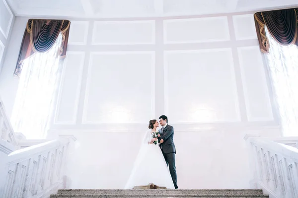 Happy Young Beautiful Couple Newlyweds Staircase — Stock Photo, Image