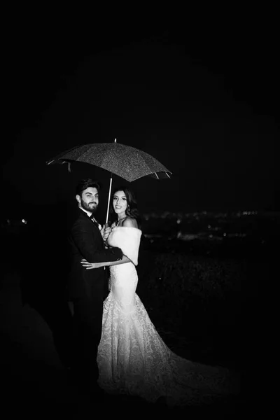 Jovem Feliz Belo Casal Recém Casados — Fotografia de Stock