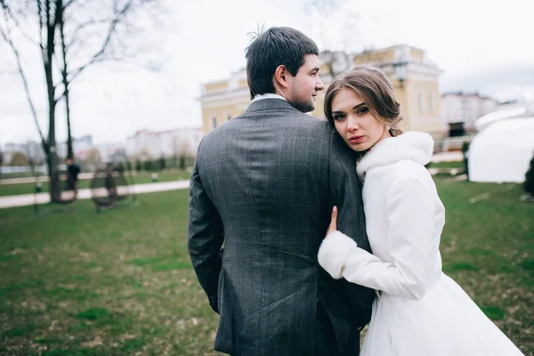 Jovem Feliz Belo Casal Recém Casados — Fotografia de Stock