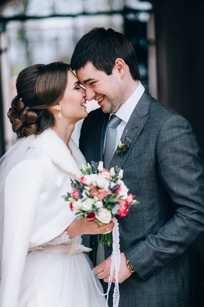 Jovem Feliz Belo Casal Recém Casados — Fotografia de Stock