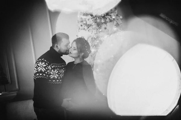 Magnifique Couple Marié Dans Studio Noël — Photo