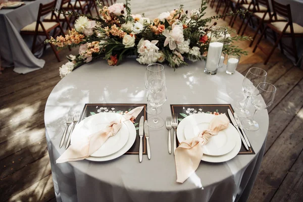 テーブルの美しい結婚式の日の装飾 — ストック写真