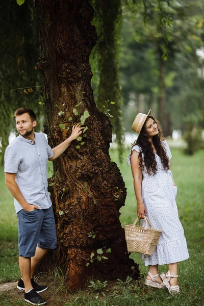 Beau Couple Heureux Dans Parc Été — Photo