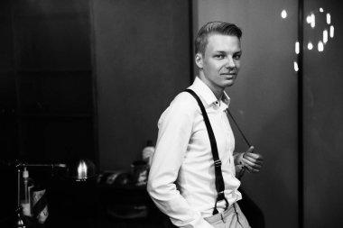 Genç yakışıklı adam, damat 