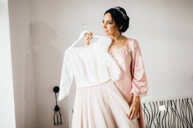 Sabahları narin, güzel gelin. 