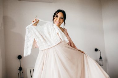 Sabahları narin, güzel gelin. 