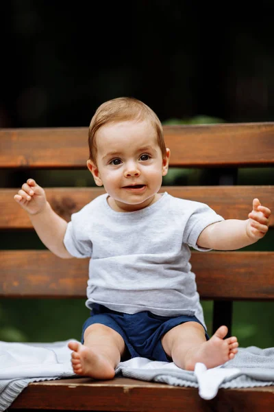 Schöner Kleiner Junge Park — Stockfoto