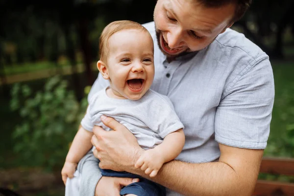 Happy Young Father Son Park — Stock Photo, Image