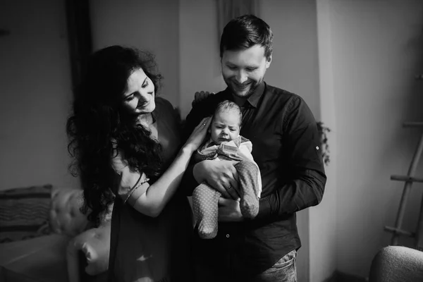 Feliz Familia Joven Con Niño Pequeño — Foto de Stock