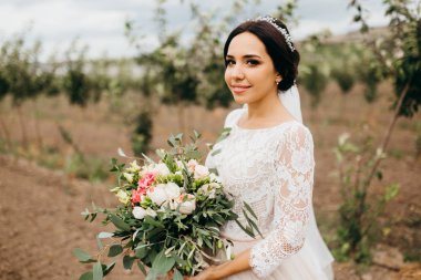 Zarif güzel gelin pozu