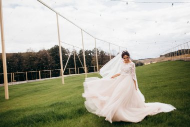 Zarif güzel gelin pozu