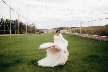 Zarif güzel gelin pozu