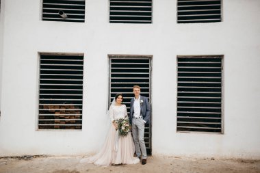 Mutlu, genç bir çift yeni evli 