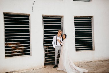 Mutlu, genç bir çift yeni evli 