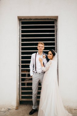 Mutlu, genç bir çift yeni evli 