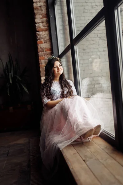 Gelukkig Mooi Zwanger Vrouw Poseren Thuis — Stockfoto