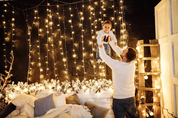 Gelukkig Jonge Vader Spelen Met Zoon — Stockfoto