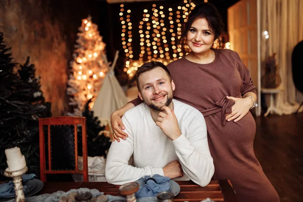 Harika evli çift evde poz