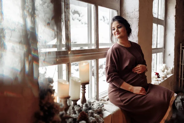 Gelukkig Mooi Zwanger Vrouw Poseren Thuis — Stockfoto