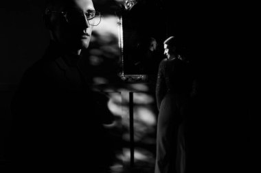 Güzel genç romantik çift poz 