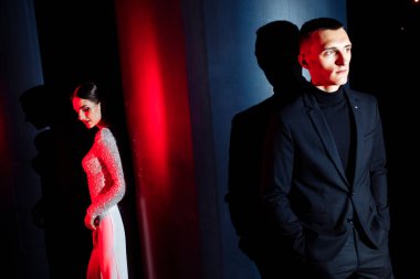 Geceleri poz güzel genç çift