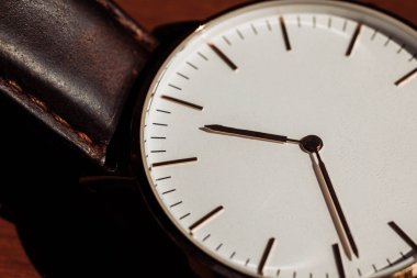  ahşap arka plan üzerinde izlemek, yakın