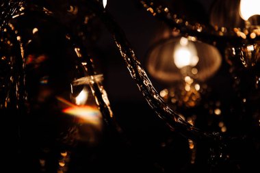 Güzel avizenin yakın plan görüntüsü. 