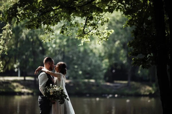 Beautiful Young Couple Newlyweds Embracing — Stock Photo, Image