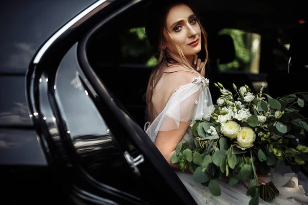 Happy Beautiful Young Bride Posing Car — Stock Photo, Image