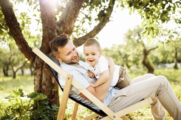 Happy Young Father Son Park Chair — Stock Photo, Image