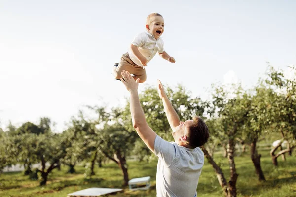 Happy Young Father Son Park — Stock Photo, Image