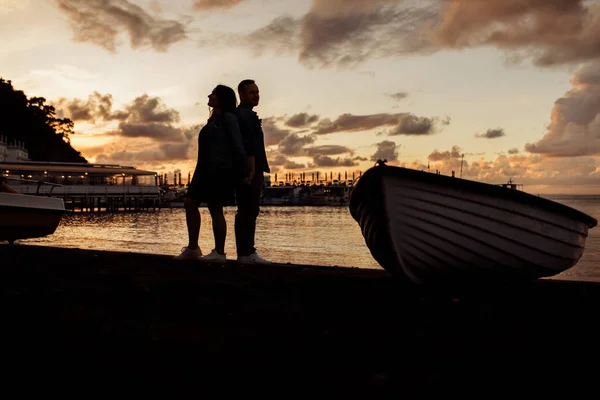 Frumos Tineri Cuplu Pozând Mare — Fotografie, imagine de stoc