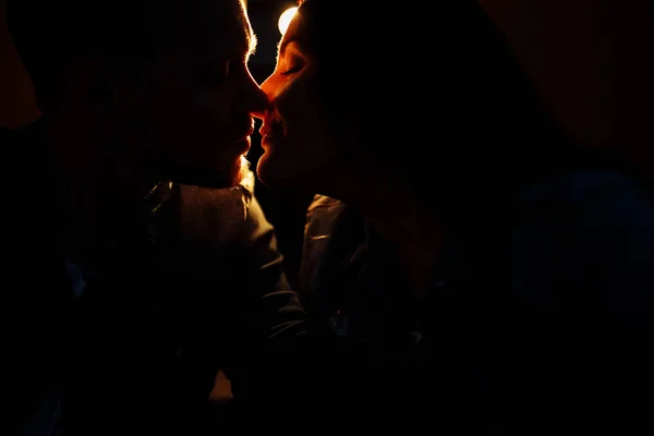 Beautiful Young Couple Kissing Sea — Stock Photo, Image