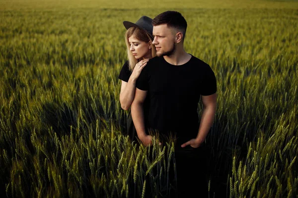 Beautiful Young Couple Wheat Field — Stock Photo, Image