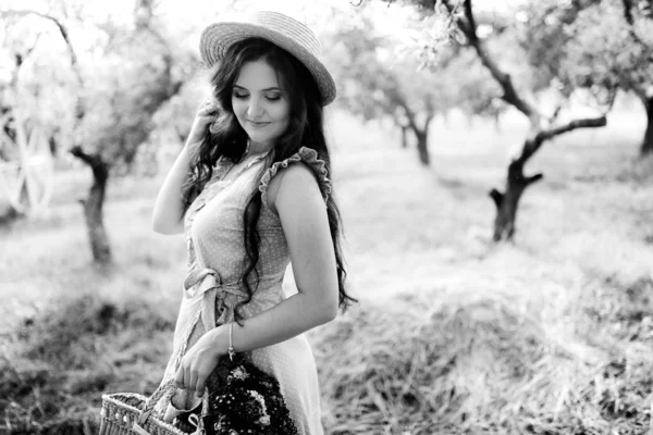 Belle Jeune Femme Dans Parc Été — Photo