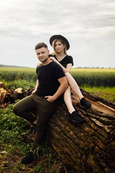 Beautiful Young Couple Posing Outdoors — Stock Photo, Image