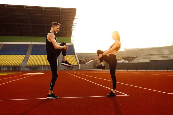 Young Man Woman Exercising Stadium — Stock Photo, Image